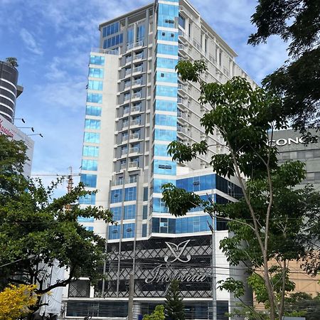 Hola! Condotel @ Inspiria Davao City Exteriör bild