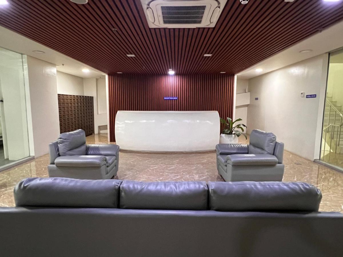 Hola! Condotel @ Inspiria Davao City Exteriör bild