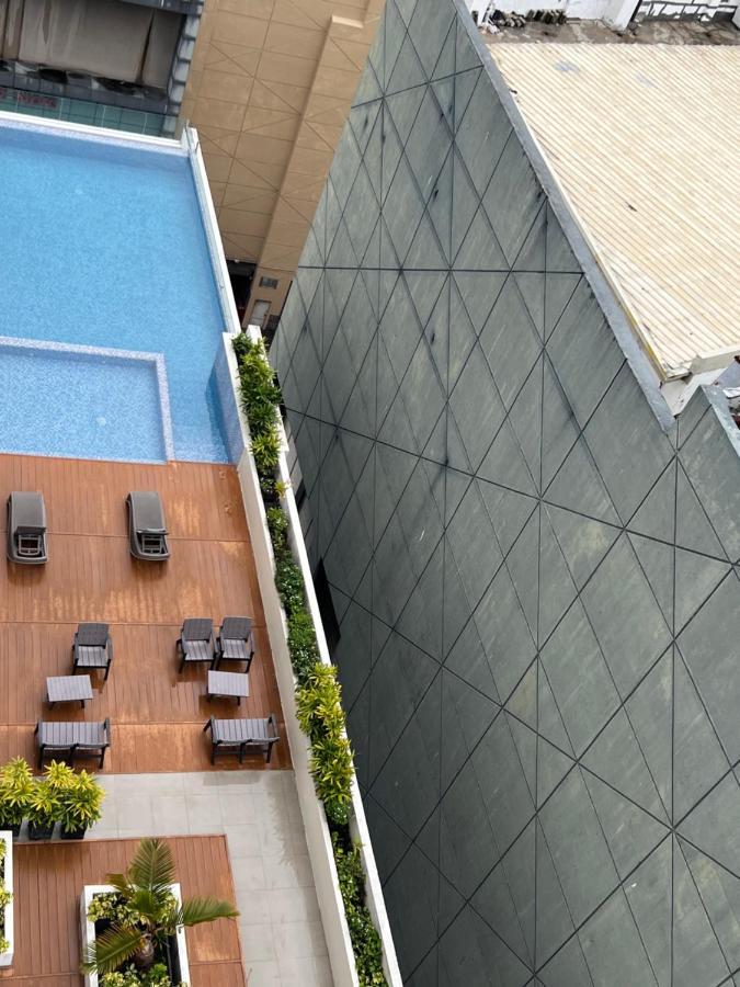 Hola! Condotel @ Inspiria Davao City Exteriör bild